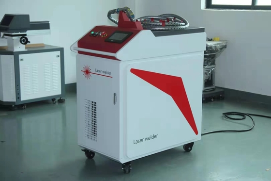 Machine tenue dans la main portative 220V de soudure laser de 2kw 1.5kw 1kw